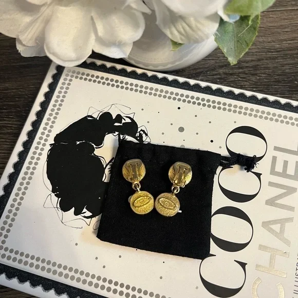 Chanel Vintage Gold CC Logo Faux Pearl Dangle Clip On Earrings